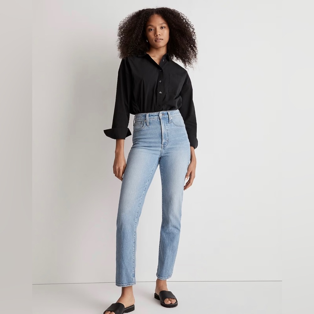 The Petite Perfect Vintage Straight Jean in Ferman Wash - Madewell - Size 30P